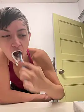 FaiiryArii online show from April 14, 3:18 pm