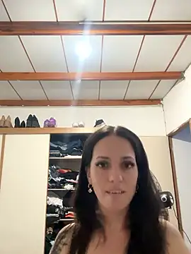 Snapshot of donatella07 chatting on January 9, 12:02 am donatella07 online show from January 9, 12:02 am