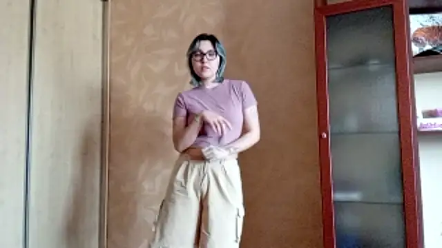 Snapshot of EvonTabb chatting on March 9, 9:13 am EvonTabb online show from March 9, 9:13 am