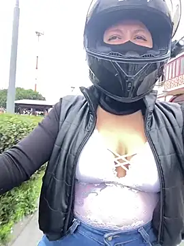 Snapshot of Scarlet_auraa chatting on February 5, 7:29 pm Scarlet auraa online show from February 5, 7:29 pm