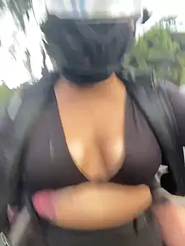 Snapshot of Scarlet_auraa chatting on February 18, 10:28 pm Scarlet auraa online show from February 18, 10:28 pm