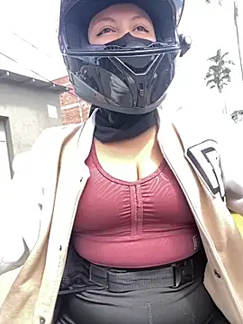 Snapshot of Scarlet_auraa chatting on February 23, 7:22 pm Scarlet auraa online show from February 23, 7:22 pm