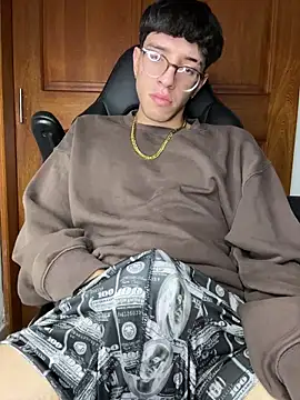 ArthurDavies  online show from January 19, 9:13 am