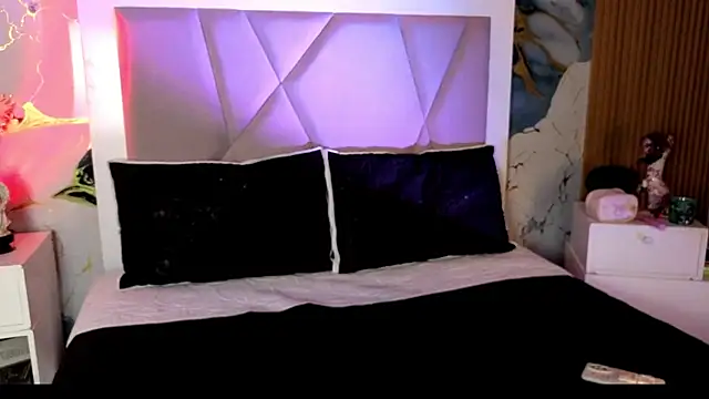 Sienna Desiree online show from April 4, 2:25 pm