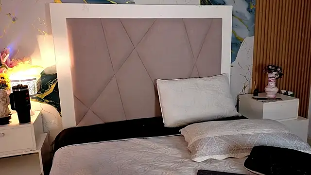 Snapshot of Sienna_Desiree chatting on June 10, 12:59 pm Sienna Desiree online show from June 10, 12:59 pm
