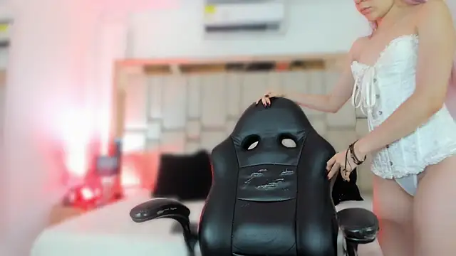 Snapshot of ElaRabbit chatting on February 19, 12:12 pm ElaRabbit online show from February 19, 12:12 pm