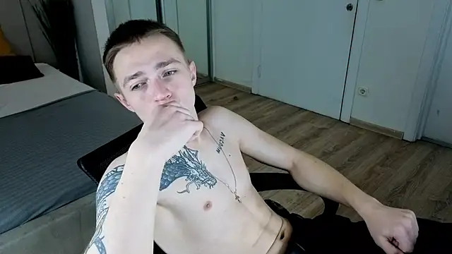 Snapshot of LEO__MILLER chatting on January 8, 3:58 pm LEO MILLER online show from January 8, 3:58 pm