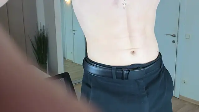 Snapshot of LEO__MILLER chatting on January 9, 4:15 am LEO MILLER online show from January 9, 4:15 am