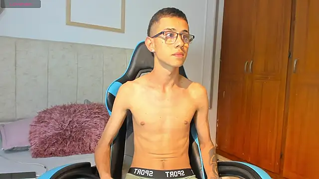 Snapshot of asher_lux chatting on January 5, 8:56 pm asher lux online show from January 5, 8:56 pm