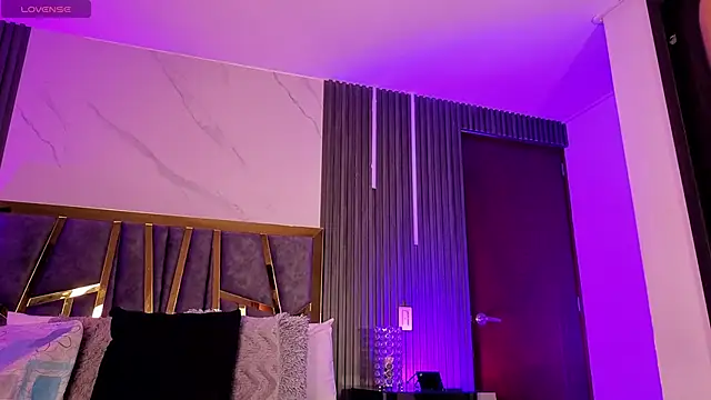 Chloe Connor online show from April 15, 6:09 am