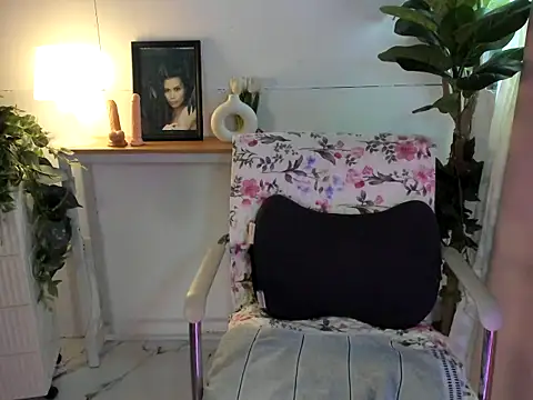 Snapshot of Andrea_bricks06 chatting on May 28, 3:15 am Andrea bricks06 online show from May 28, 3:15 am