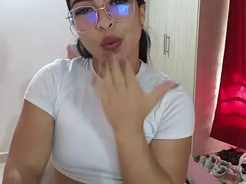 Snapshot of Daphne_Grayy chatting on February 5, 10:03 pm Daphne Grayy online show from February 5, 10:03 pm