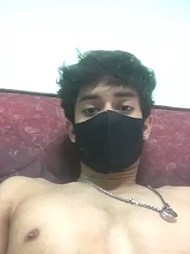 Snapshot of karan72819 chatting on March 6, 6:21 am karan72819 online show from March 6, 6:21 am