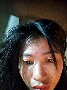 Snapshot of Hiniyk2 chatting on February 3, 11:43 pm Hiniyk2 online show from February 3, 11:43 pm