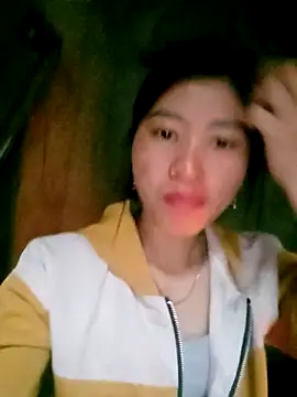 Snapshot of Hiniyk2 chatting on February 15, 12:29 am Hiniyk2 online show from February 15, 12:29 am