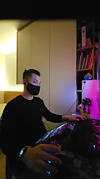 Snapshot of OnlyHand9x chatting on February 8, 3:59 pm OnlyHand9x online show from February 8, 3:59 pm