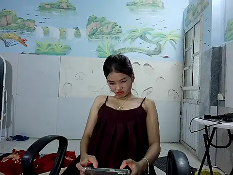 Navy Vina online show from June 2, 1:24 pm