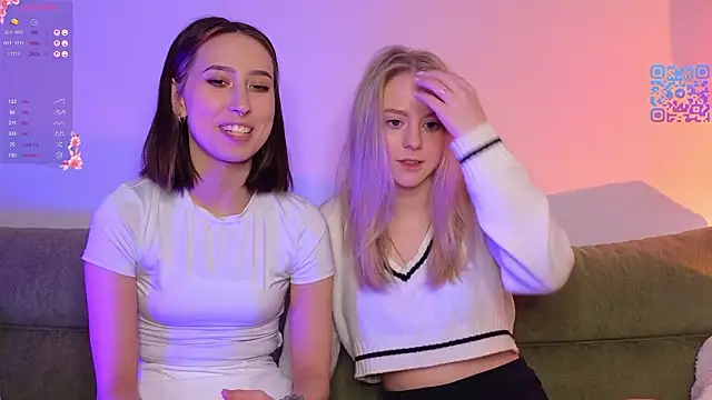 Mimipaws online show from February 7, 9:07 pm