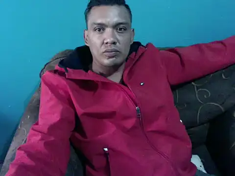 latinomoreno95 online show from February 13, 9:00 pm