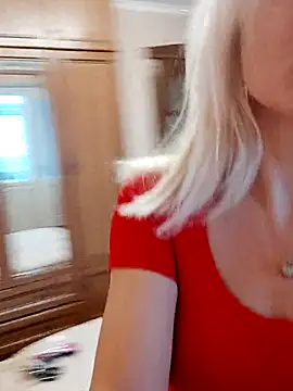 Snapshot of MiraStar984 chatting on February 15, 9:52 am MiraStar984 online show from February 15, 9:52 am