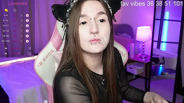 Alice Goth online show from May 24, 9:03 am