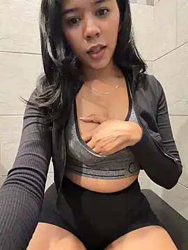 AnahiSkye online show from April 14, 6:03 pm