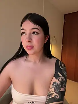 evelynrosess1 online show from April 2, 8:50 pm