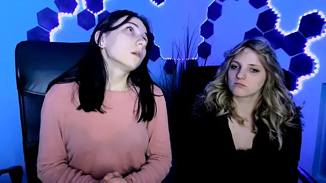 sweetie chloe  online show from April 12, 3:00 am