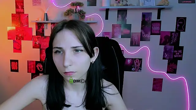 sweetie chloe  online show from April 22, 8:50 am