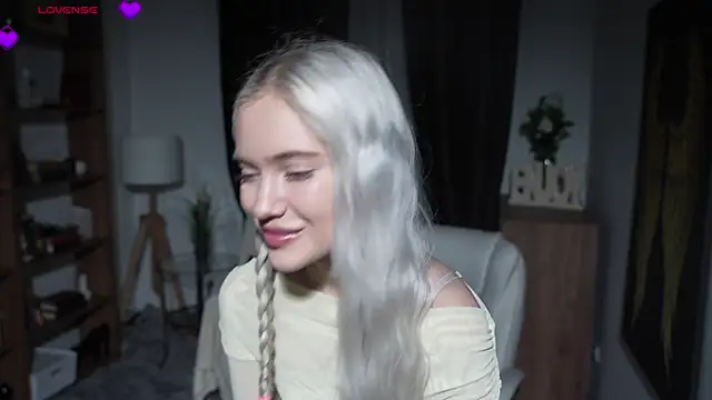 KristalCrowner online show from March 23, 10:47 pm