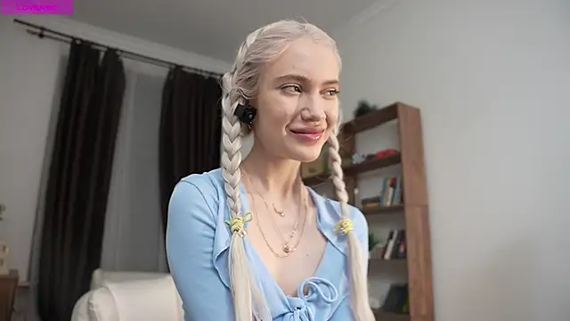 KristalCrowner online show from April 5, 7:33 pm