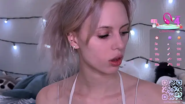 Snapshot of stillsweety chatting on February 16, 11:45 pm stillsweety online show from February 16, 11:45 pm