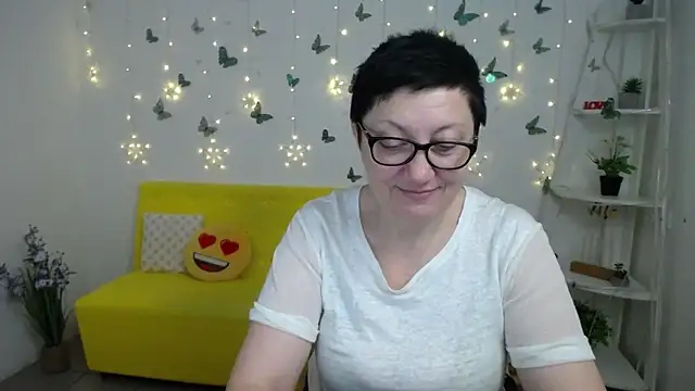 EmilyL0ve online show from March 7, 6:27 pm