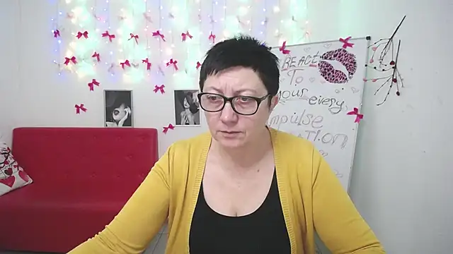 EmilyL0ve online show from March 8, 6:23 pm