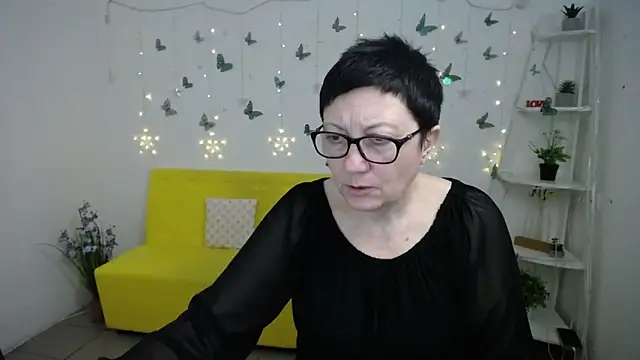 EmilyL0ve online show from March 12, 6:25 pm
