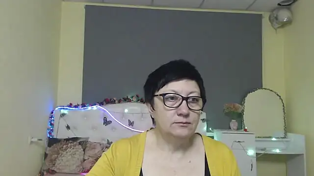 EmilyL0ve online show from May 1, 5:23 am