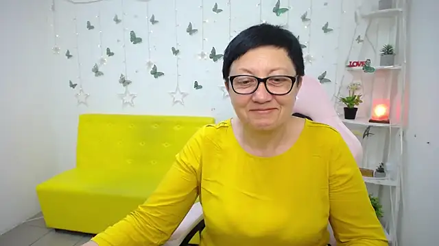EmilyL0ve online show from May 20, 5:08 pm