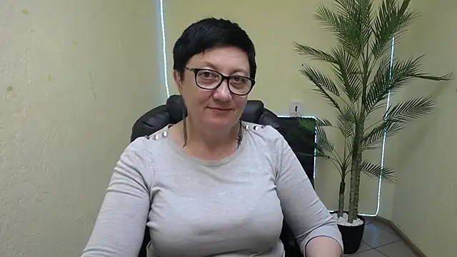 EmilyL0ve online show from May 31, 5:20 pm