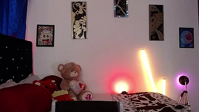 Snapshot of yorsamm_smit chatting on April 12, 1:43 am yorsamm smit online show from April 12, 1:43 am