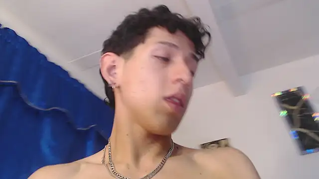 Snapshot of yorsamm_smit chatting on April 14, 2:17 am yorsamm smit online show from April 14, 2:17 am