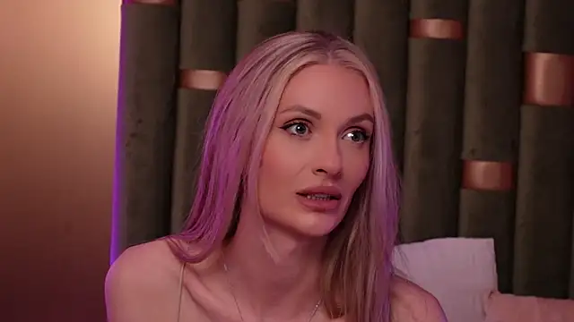 Snapshot of AmeliaAngel chatting on June 11, 10:30 pm AmeliaAngel online show from June 11, 10:30 pm