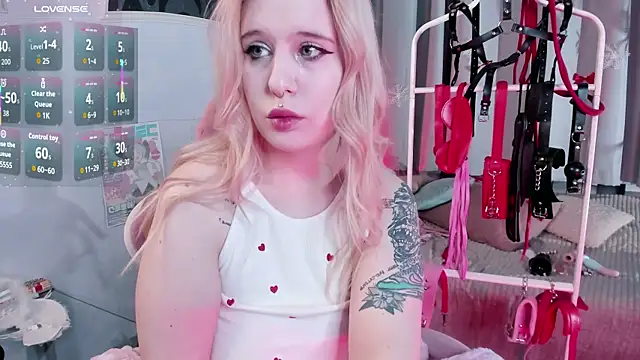 Snapshot of _FrostLuna chatting on January 9, 5:43 am FrostLuna online show from January 9, 5:43 am