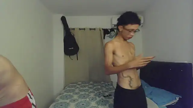 Snapshot of pocket_loversxxx chatting on February 21, 7:31 am pocket loversxxx online show from February 21, 7:31 am