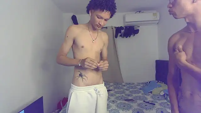 Snapshot of pocket_loversxxx chatting on March 3, 5:46 am pocket loversxxx online show from March 3, 5:46 am