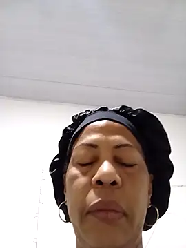 IIv0ryN0IIReX-XX online show from April 19, 4:06 pm