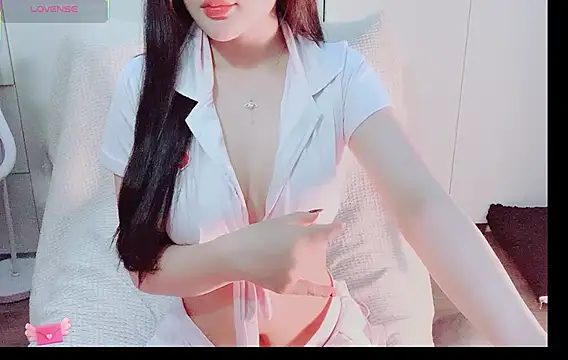 Snapshot of Junnatalie__ chatting on January 13, 7:30 pm Junnatalie online show from January 13, 7:30 pm