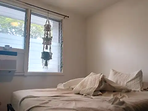 Snapshot of Erikaz2025 chatting on January 6, 12:03 am Erikaz2025 online show from January 6, 12:03 am