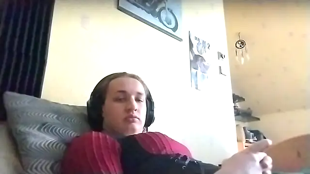 julialafemboy59 online show from February 2, 1:10 pm