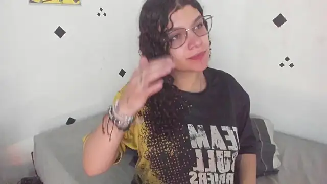 Snapshot of wendybeckett3 chatting on March 28, 4:06 pm wendybeckett3 online show from March 28, 4:06 pm