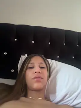 vicky bass  online show from March 7, 7:44 pm